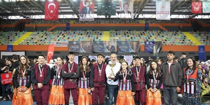 Trabzon’da halk oyunlarında çifte şampiyonluk