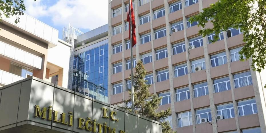 MEB'den izinsiz okullara devam eden öğrencilere yakın takip