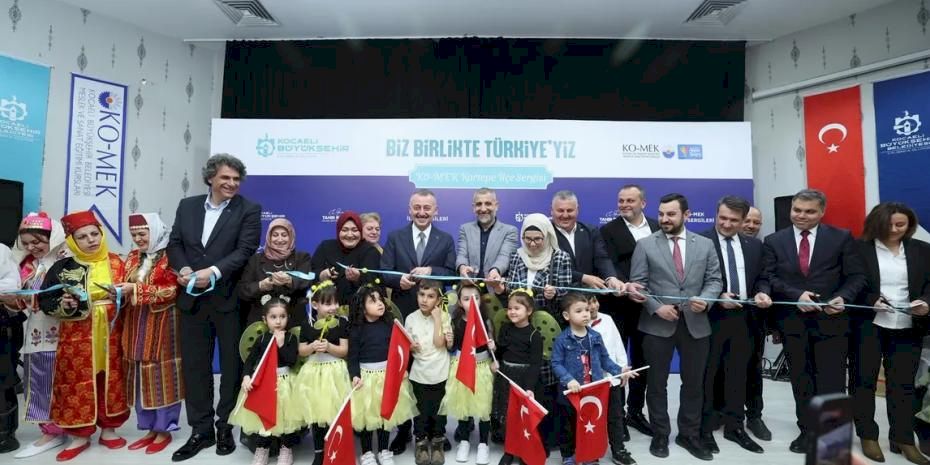 KO-MEK yıl sonu sergileri Kartepe’de başladı