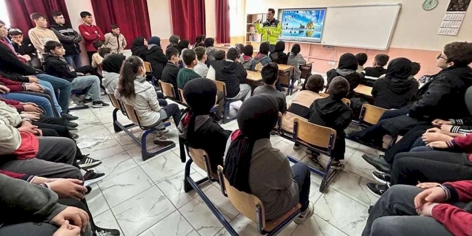 Afyonkarahisa'da trafik bilincine Jandarma desteği