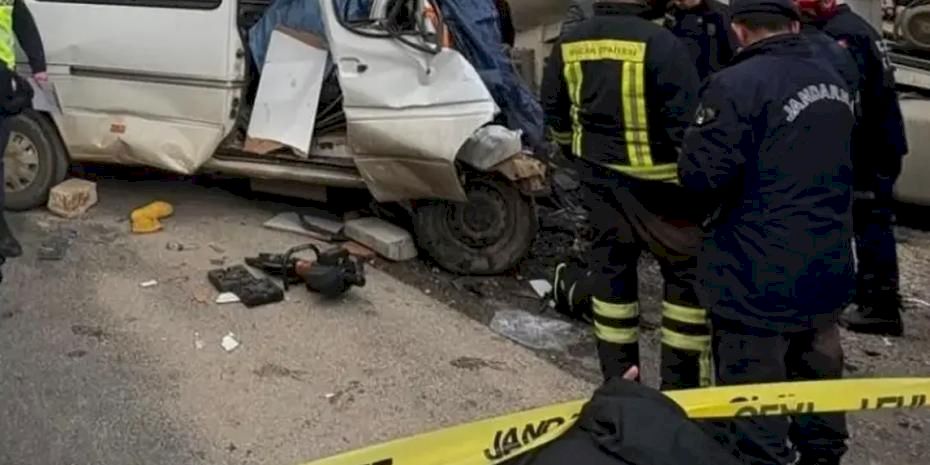 Burdur’da feci kaza: 7 ölü, 3 yaralı