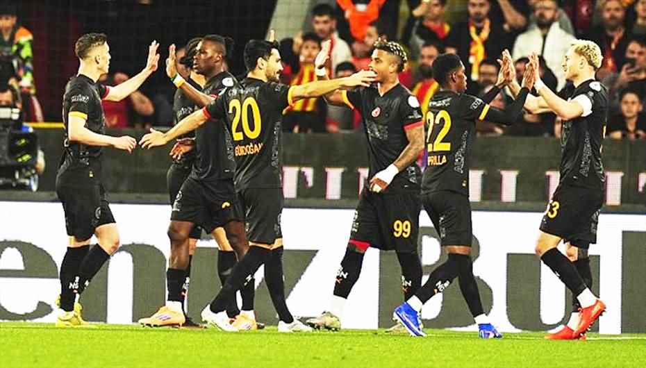 Göztepe 1-3 Galatasaray (Maç Sonucu) Aslan İzmir'de hata yapmadı!