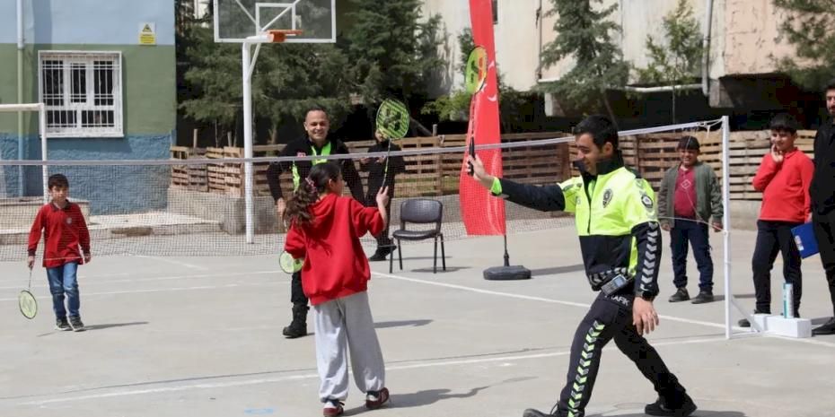 Mardin Yeşilli’de Polis Haftası'nda dostluk maçı