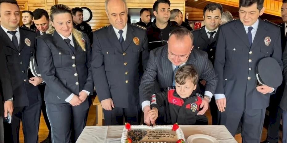 Hopa Kaymakamı Arslantürk polisleri kabul etti