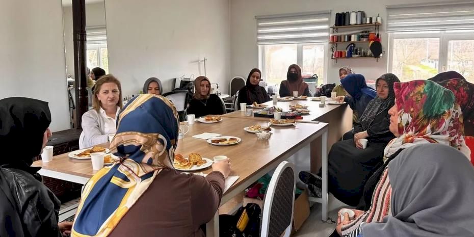 Sakarya Büyükşehir’in “Kadın Kadına” projesi 16 ilçede sahada