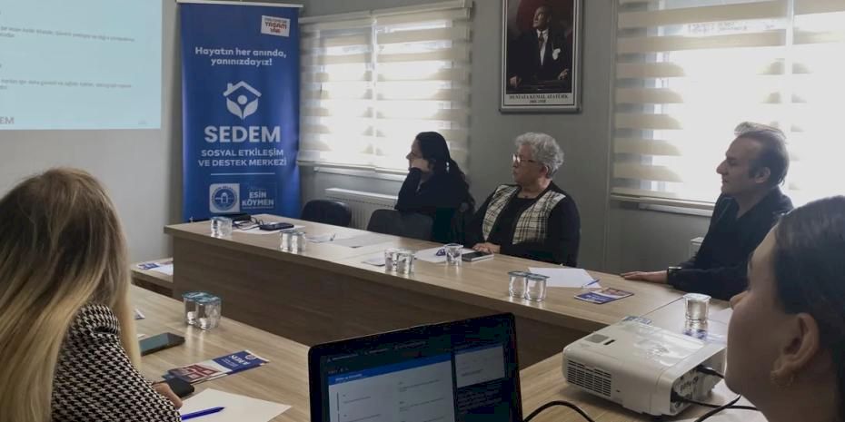 İstanbul Maltepe'de muhtarlara toplumsal cinsiyet eşitliği semineri