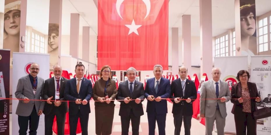 İzmir'de uluslararası aile sempozyumu başladı