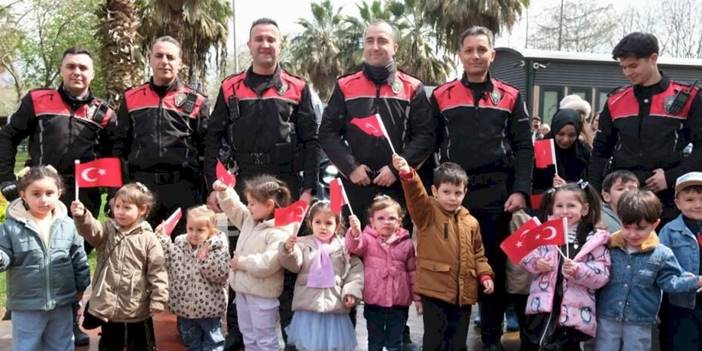 Kocaeli'de minikler polis amcalarını ağırladı