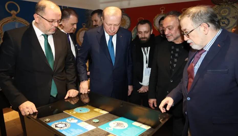 Cumhurbaşkanı Erdoğan, nadir cep saatlerini inceledi