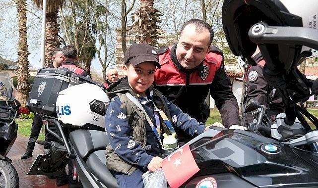 Kocaeli'de Yunus polisleri, çocukların gönlünü fethetti