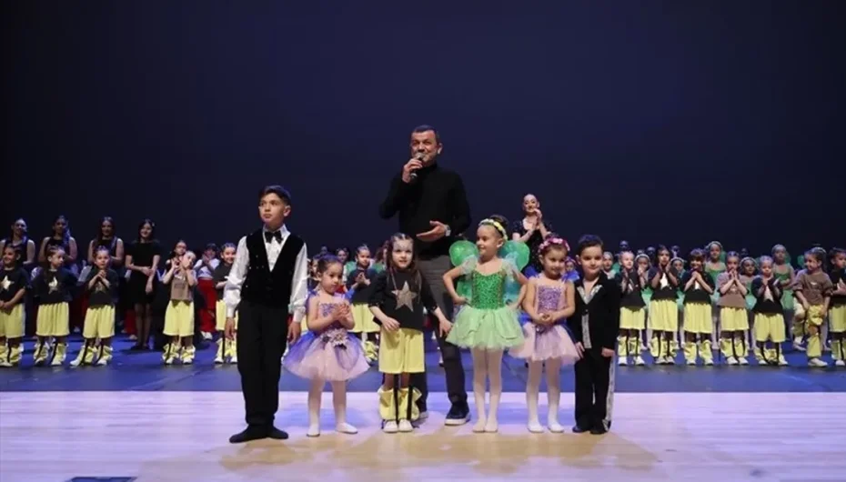 Denizli'de 23 Nisan etkinlikleri miniklerle başladı