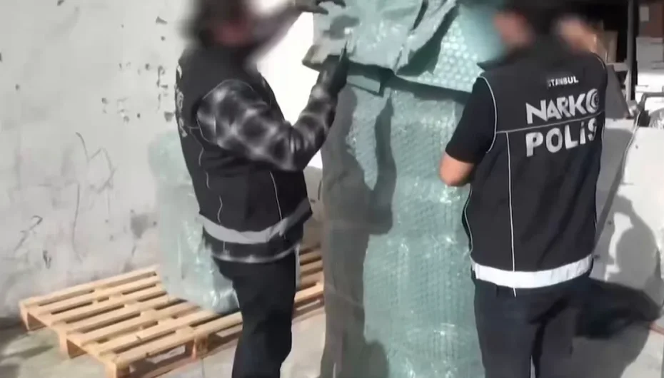 Esenyurt’ta kargoya gizlenmiş 28 kiloluk uyuşturucu ele geçirildi