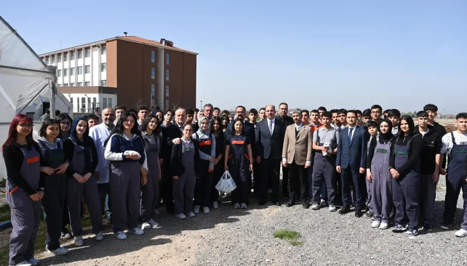 Konya'da Milletvekili Baykan ve Başkan Altay lise öğrencileriyle buluştu