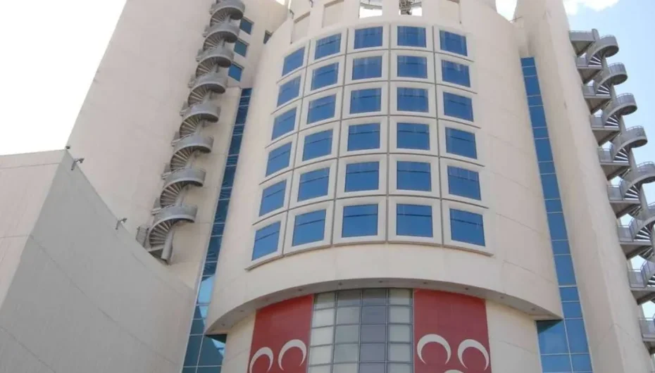 MHP 3 ilde teşkilatları feshetti! Kütahya, Eskişehir ve Kars'a atamalar yapıldı