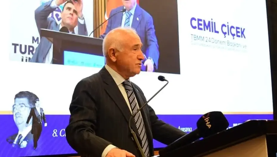 Cemil Çiçek Malatya'da 'Özallı Yıllar'da konuştu