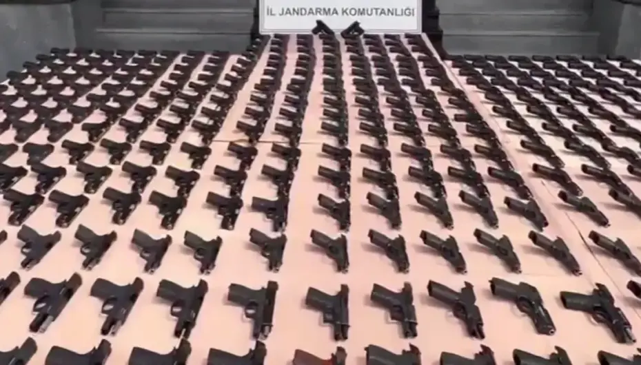 Jandarma’dan dev operasyon... 1.107 ruhsatsız tabanca ele geçirildi