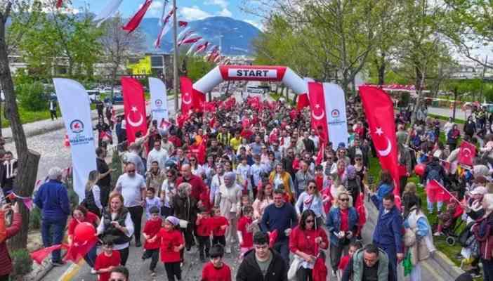 Denizli’de 23 Nisan Coşkusu çocuk koşusuyla başladı