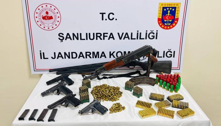 Şanlıurfa’da jandarmadan cephanelik gibi eve baskın!