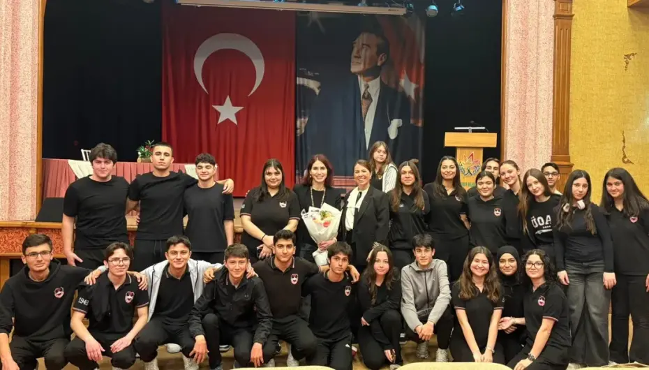 İzmir'de TÜBİTAK bilim söyleşisi büyük ilgi gördü