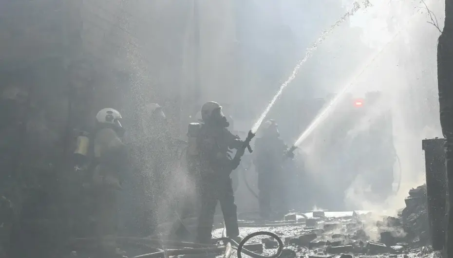 İzmir Konak’ta bina yangını kontrol altında