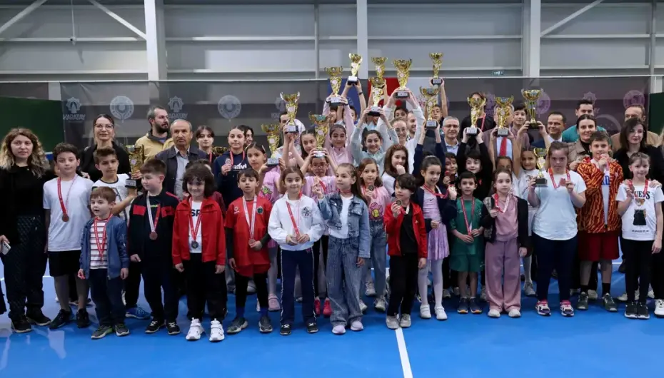 Konya Karatay'da 23 Nisan Turnuvası kupalarla taçlandı