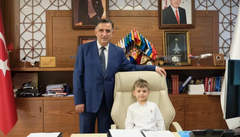 Gebze'de rektörlük koltuğu miniklerde