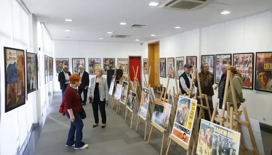 Antalyalılar Yeşilçam afişleriyle zamanda yolculuğa çıkıyor