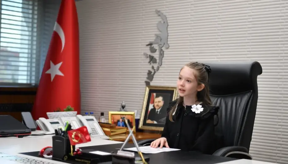 Kayseri Büyükşehir koltuğuna minik Zeynep oturdu