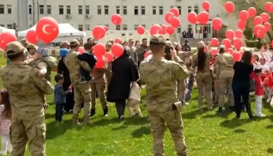 Jandarma'dan öğrencilere 23 Nisan sürprizi