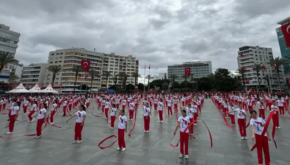 İzmir’de 23 Nisan coşkusu