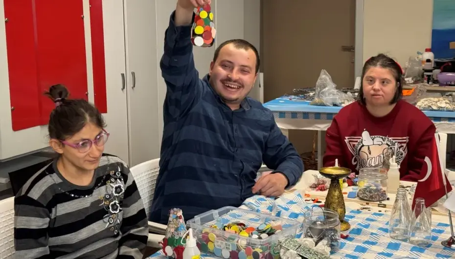 Kocaeli'de cam atıklar sanata dönüştü