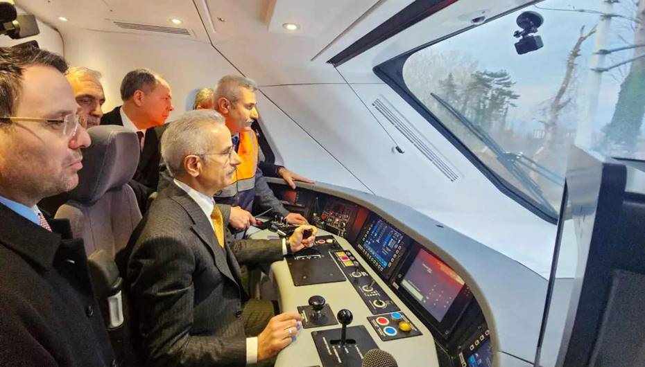 Milli elektrikli hızlı tren test sürüşünde saatte 225 kilometre hıza çıktı!