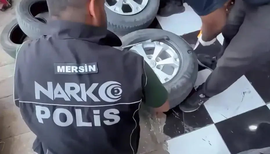 Mersin’de lastiklere gizlenmiş kilolarca eroin ele geçirildi