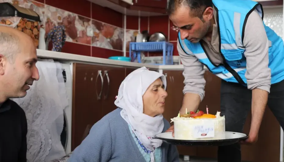 Besra Nine'ye sürpriz doğum günü