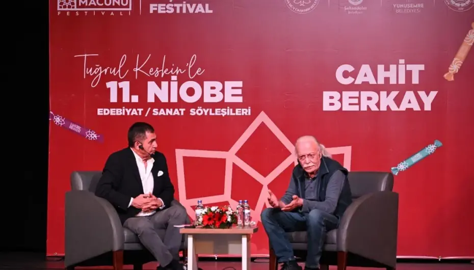 Usta sanatçı Cahit Berkay Manisalılarla buluştu
