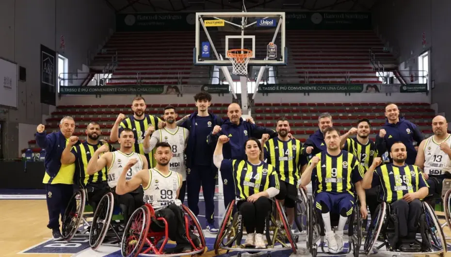 Bakan Bak’tan Fenerbahçe ve Galatasaray'a tebrik