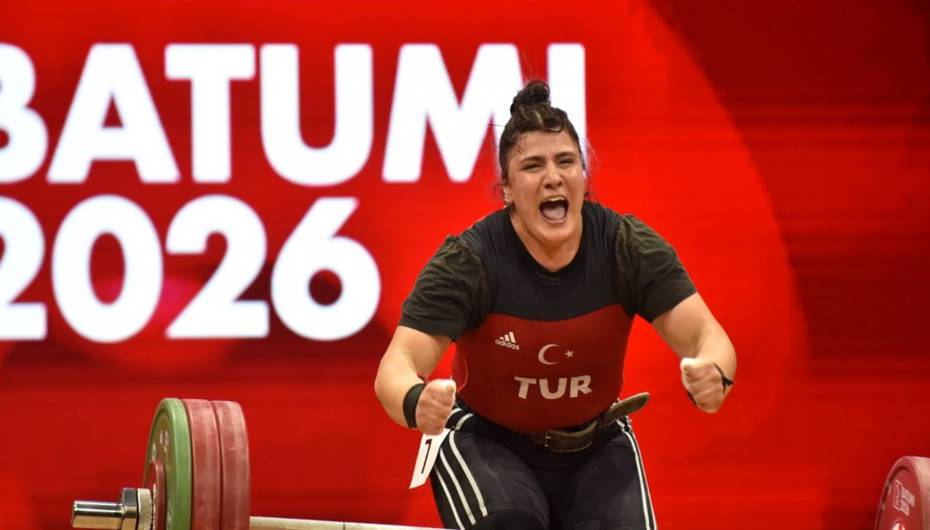 Halterde sporcularımızdan madalya yağmuru