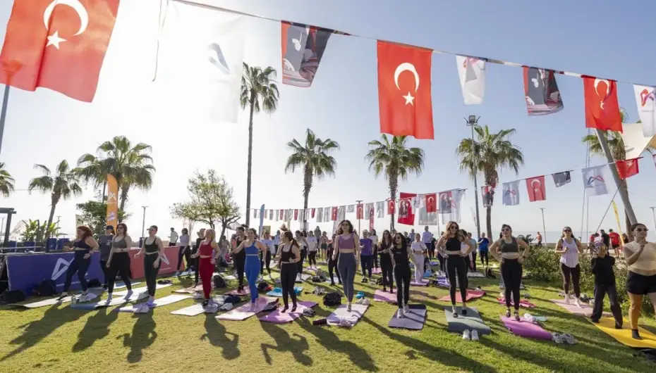 Mersin’de bahar enerjisi sahile taştı