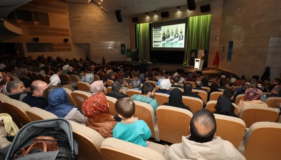 Konya Karatay'da aile seminerleri sürüyor