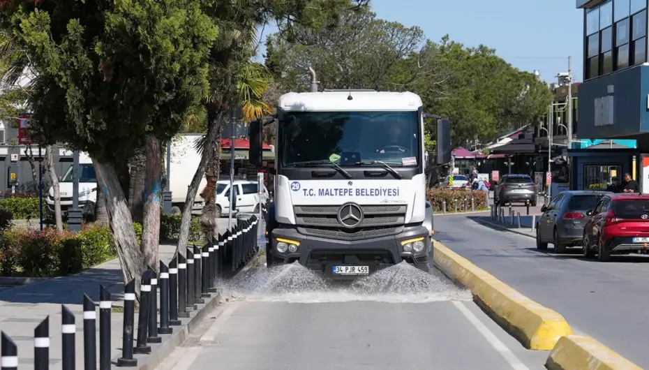 İstanbul Maltepe'de mahallelerde bahar temizliği sürüyor