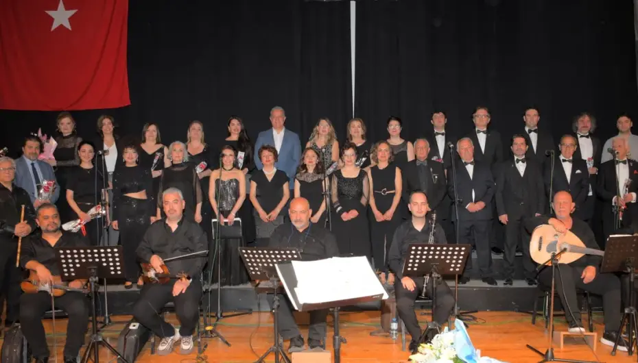 İZDO TSM Korosu ayakta alkışlandı