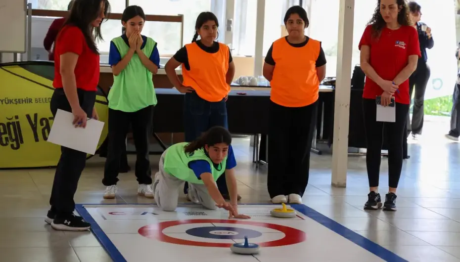 Antalya’da kız çocuklarına spor desteği