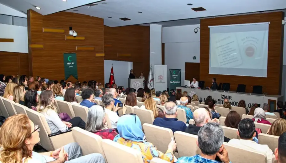 İzmir’de 'Yeşilay İzmir Sağlıklı Yaşam Ligi' projesi için rehber öğretmenler eğitildi