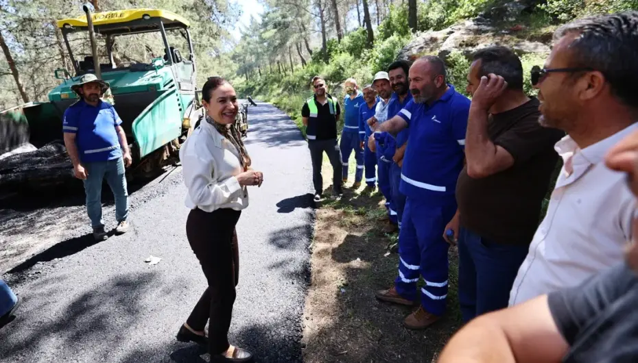 İzmir Efes Selçuk'ta asfaltlama çalışmaları sürüyor