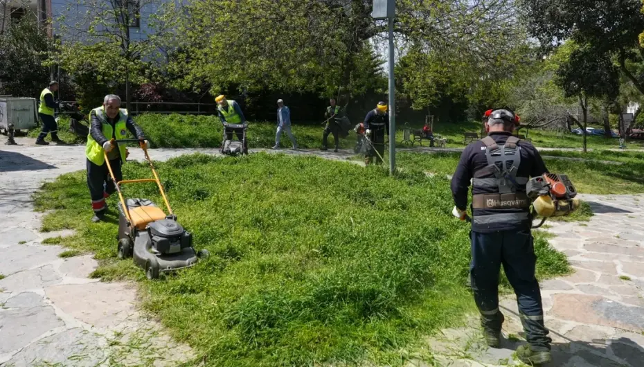 Maltepe’nin parklarında yaz hazırlığı