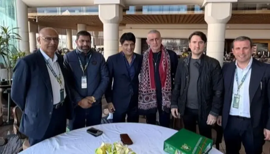 TFF Başkanı Hacıosmanoğlu ve Pakistanlı mevkidaşıyla bir araya geldi