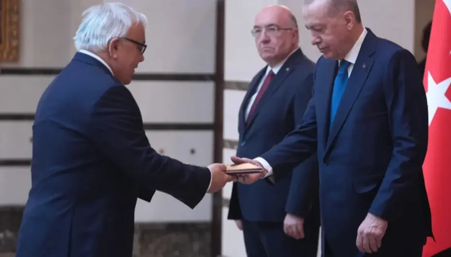 Cumhurbaşkanı Erdoğan'a 5 ülkeden güven mektubu