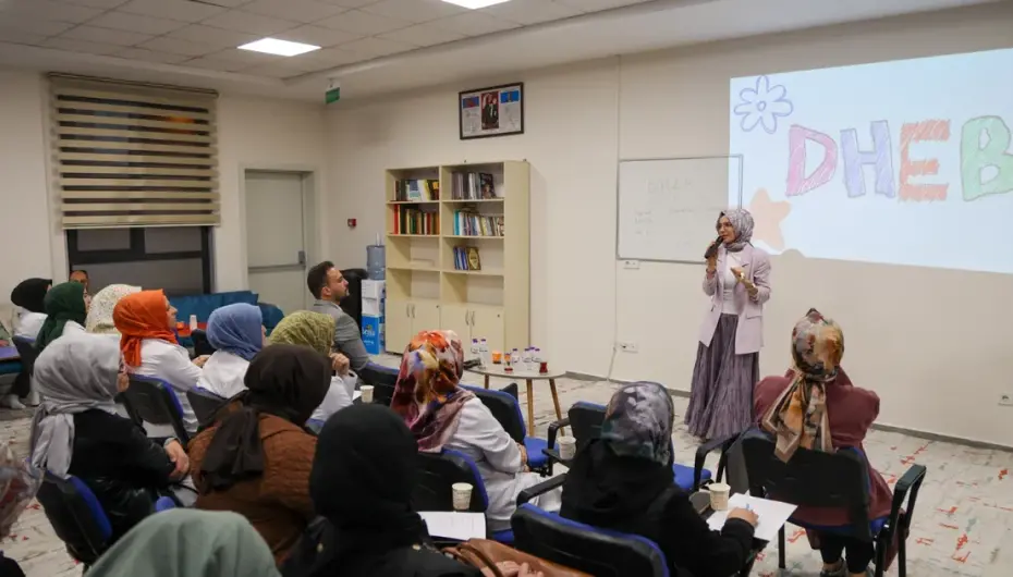 Konya'da Çocuk Mektebi’nde ailelere eğitim semineri