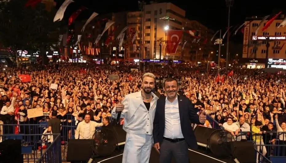 Denizli’de dev buluşma: On binler Sefo konserine akın etti