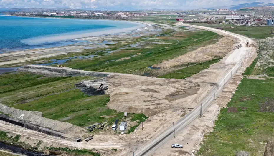 Van Gölü Sahil Yolu’nun son etabında çalışmalar sürüyor